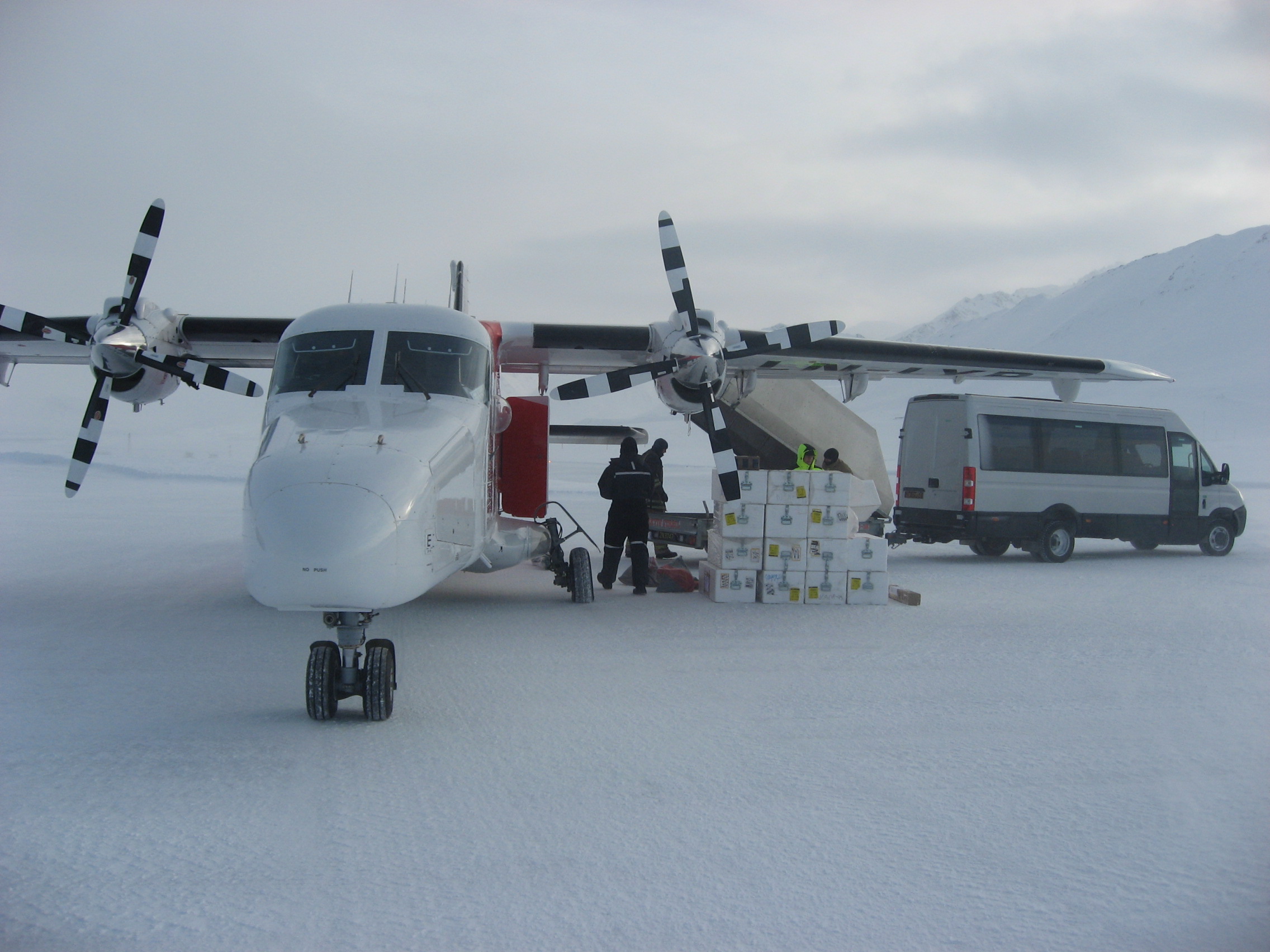Charter plane at Ny-Alesund